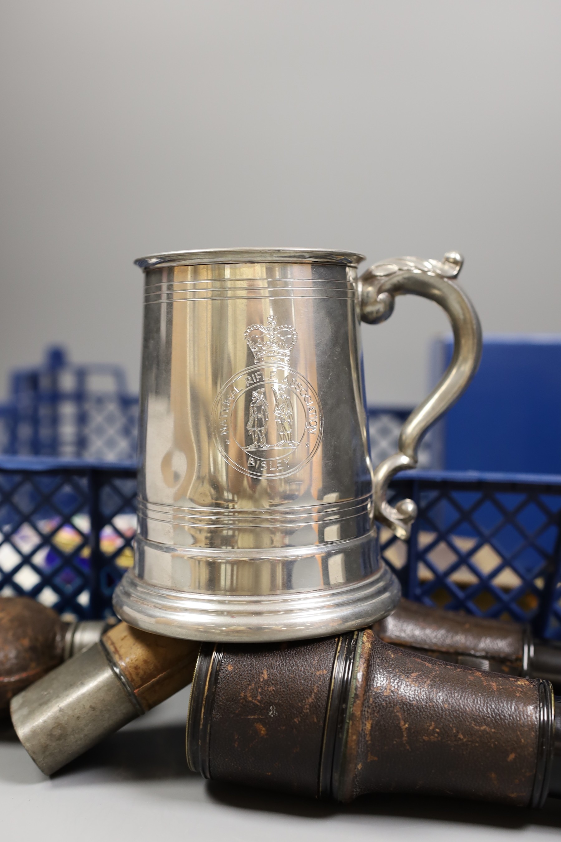 Rifle related collectables, to include spoons, circular box, car badge, rifle, clay pipe etc
